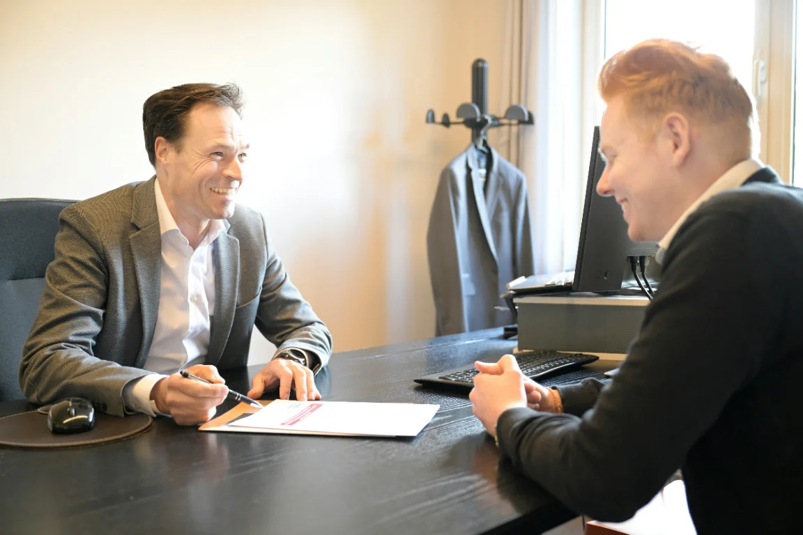 Client meeting, two people, daylight